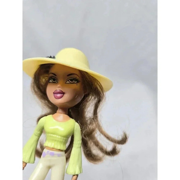 2003 Bratz McDonalds Girlz Girl Doll YASMIN - Picture 9 of 9